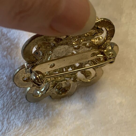 Vintage Victorian Revival Filigree Brooch Gold Tone Black Cab Rhinestones Pin - Picture 8 of 10